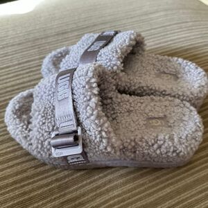 Uggs Fluffita June gloom purple size 7